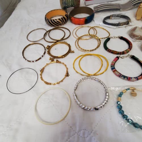 Lot of Assorted Various Bangles, Ear Rings & Bracelet LOT-8 - Thumbnail 9