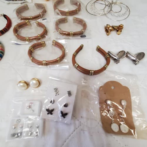 Lot of Assorted Various Bangles, Ear Rings & Bracelet LOT-8 - Thumbnail 7