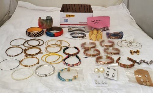 Lot of Assorted Various Bangles, Ear Rings & Bracelet LOT-8 - Thumbnail 19