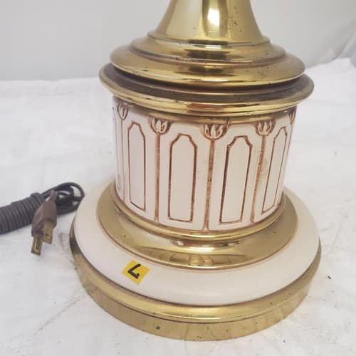 Vintage Stiffel Regency Brass and Ivory Enamel Urn Trophy Lamps L - Thumbnail 2