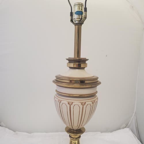 Vintage Stiffel Regency Brass and Ivory Enamel Urn Trophy Lamps L - Thumbnail 4