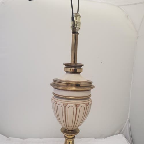 Vintage Stiffel Regency Brass and Ivory Enamel Urn Trophy Lamps L - Thumbnail 7