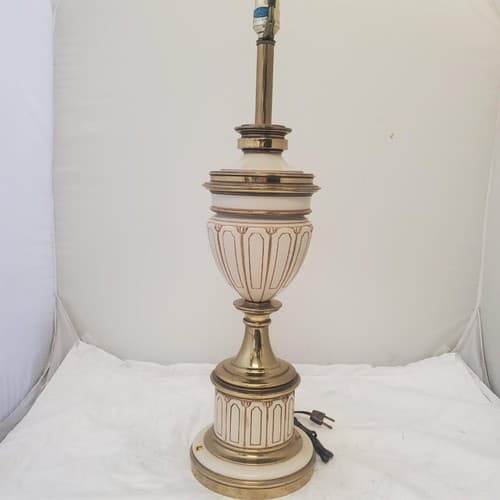 Vintage Stiffel Regency Brass and Ivory Enamel Urn Trophy Lamps L - Thumbnail 8