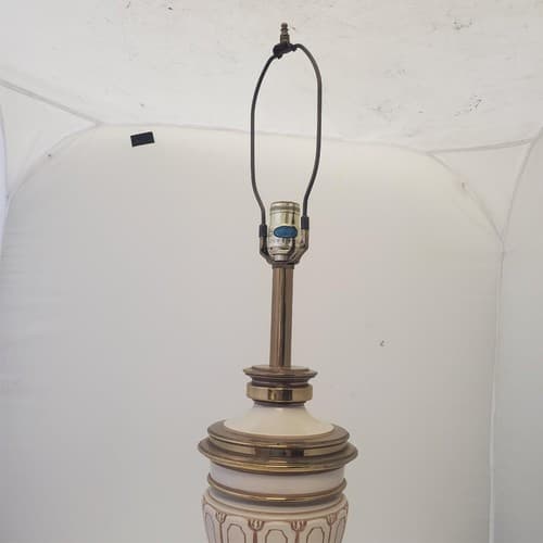 Vintage Stiffel Regency Brass and Ivory Enamel Urn Trophy Lamps L - Thumbnail 5