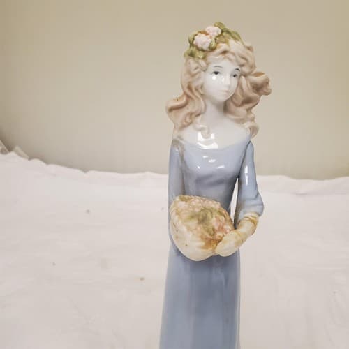 Vintage Porcelain Lady Figurine - Thumbnail 2