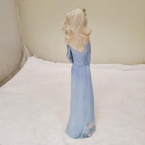 Vintage Porcelain Lady Figurine - Thumbnail 4