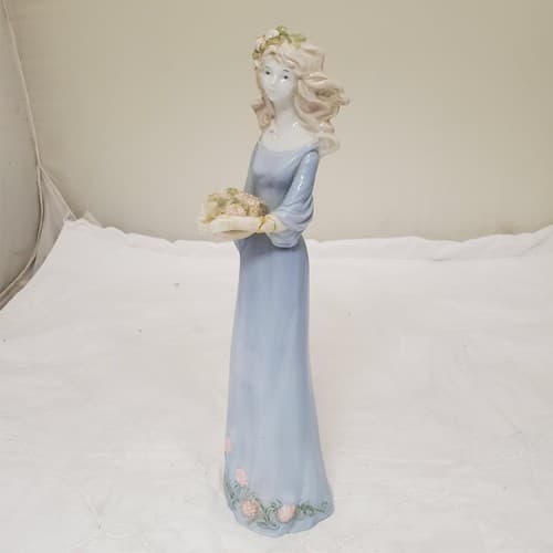 Vintage Porcelain Lady Figurine - Thumbnail 5