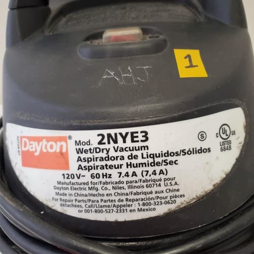 DAYTON Vacuum 2NYE3 1 1/2 gal Tank Wet/Dry Vacuum Cleaner (1) LOT 520 - Thumbnail 2
