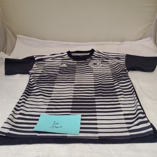 Adidas Youth 2018-2019 Germany Pre-Game Soccer Jersey Size Medium - Image 1