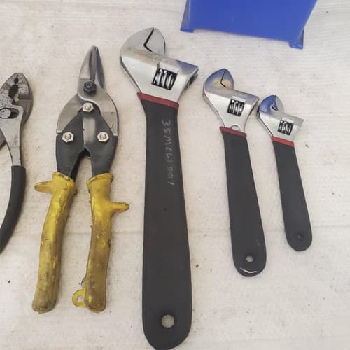 Lot of Assorted Adjustable Wrench and Pliers LOT 367 - Thumbnail 4