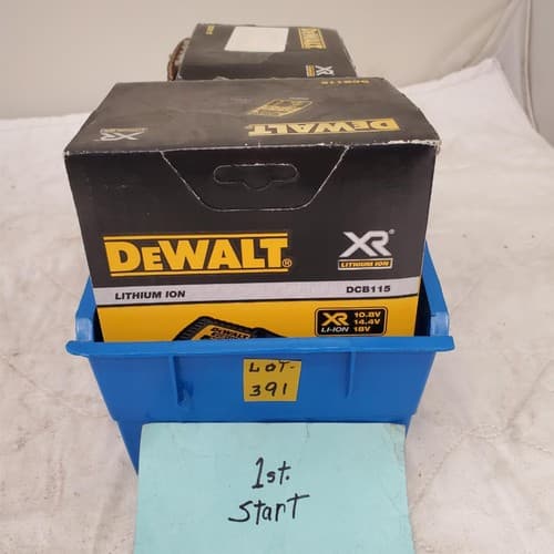 Lot of DEWALT DCB115 12-Volt to 20-Volt Lithium-Ion Battery Charger LOT 391 - Thumbnail 2