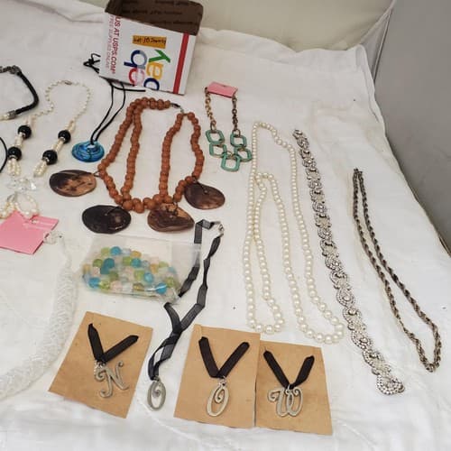 Lot of Assorted Various Silver, Pearl, Beads Necklaces LOT-10 - Thumbnail 12