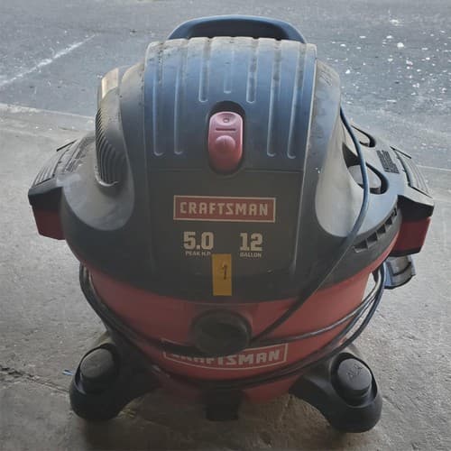 CRAFTSMAN 2.5 Gallon 1.75 Peak HP Wet/Dry Portable Shop Vacuum (1) - Thumbnail 2