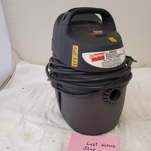 DAYTON Vacuum 2NYE3 1 1/2 gal Tank Wet/Dry Vacuum Cleaner (1) LOT 521 - Thumbnail 6