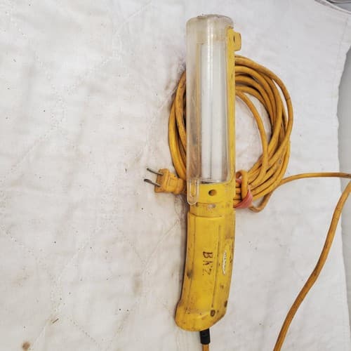 13 Watt Electric Portable Fluorescent Light LOT 375 - Thumbnail 5