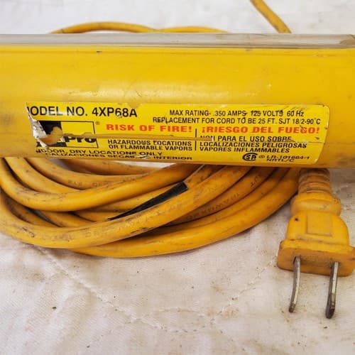 13 Watt Electric Portable Fluorescent Light LOT 375 - Thumbnail 4