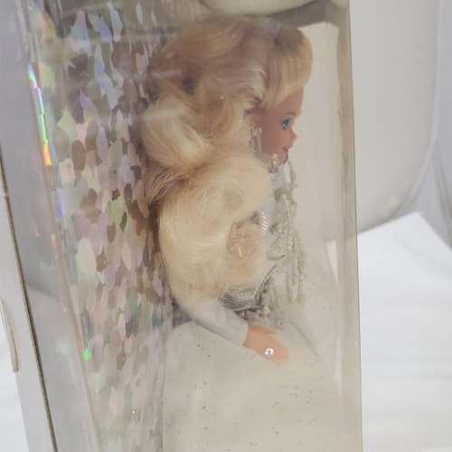 Barbie 1992 - Happy Holidays Barbie Doll - Mattel Special Edition - Thumbnail 4