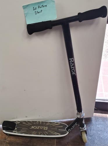 Razor Tekno Light Up Electric Scooter 2020 Model - Image 1