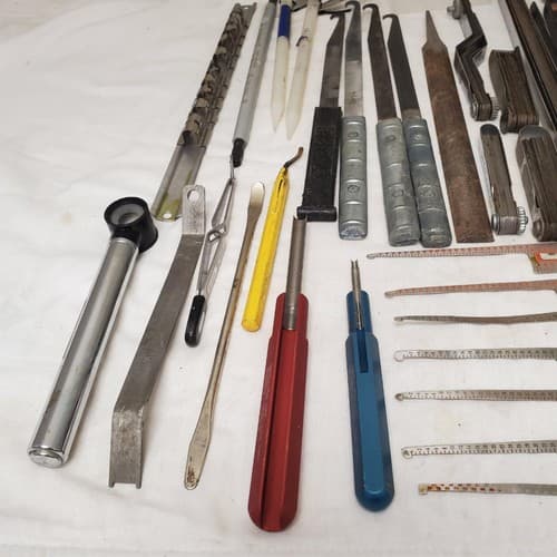 Lot of Grip Scale, Antique Irons Blades Cutters and More LOT-832 - Thumbnail 8