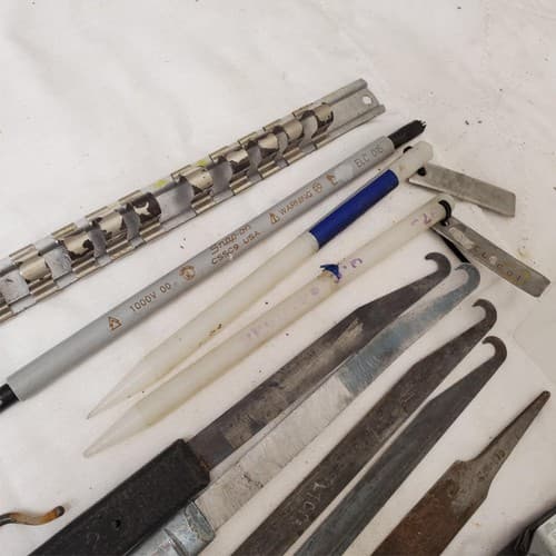 Lot of Grip Scale, Antique Irons Blades Cutters and More LOT-832 - Thumbnail 13