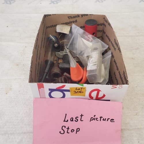 Lot of Assorted Shank Router Bits, Nut Drivers, Allen Bolt & other Tools LOT 306 - Thumbnail 12