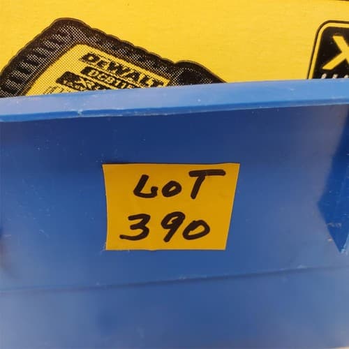 Lot of DEWALT DCB115 12-Volt to 20-Volt Lithium-Ion Battery Charger LOT 390 - Thumbnail 3
