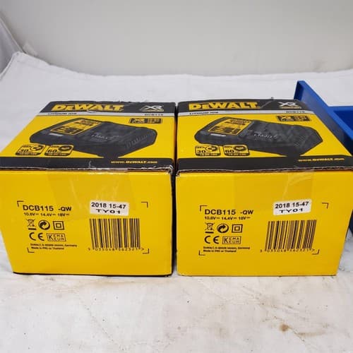 Lot of DEWALT DCB115 12-Volt to 20-Volt Lithium-Ion Battery Charger LOT 390 - Thumbnail 5