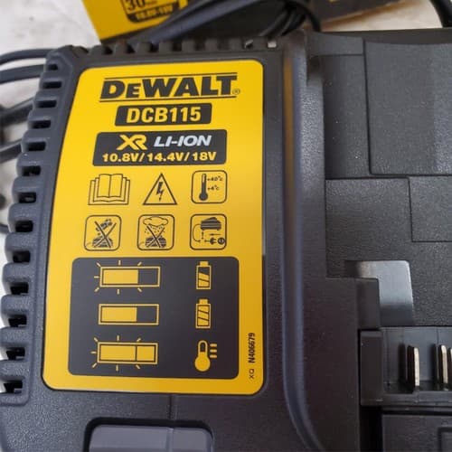 Lot of DEWALT DCB115 12-Volt to 20-Volt Lithium-Ion Battery Charger LOT 390 - Thumbnail 6