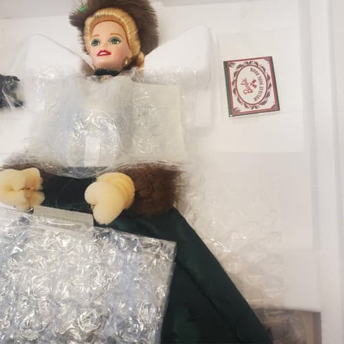 Barbie 1996 - Holiday Caroler Doll - Porcelain Barbie Collection - Thumbnail 8