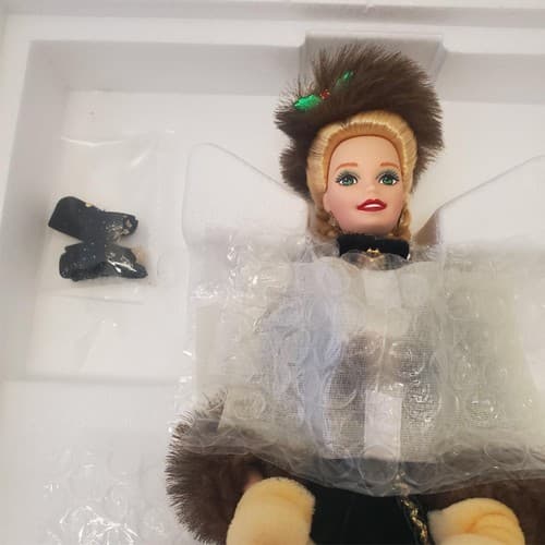 Barbie 1996 - Holiday Caroler Doll - Porcelain Barbie Collection - Thumbnail 7