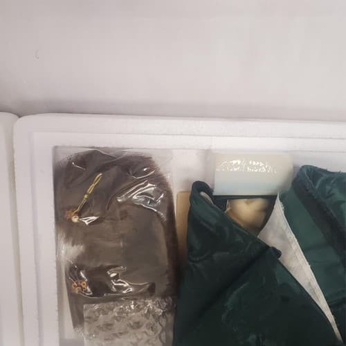 Barbie 1996 - Holiday Caroler Doll - Porcelain Barbie Collection - Thumbnail 9