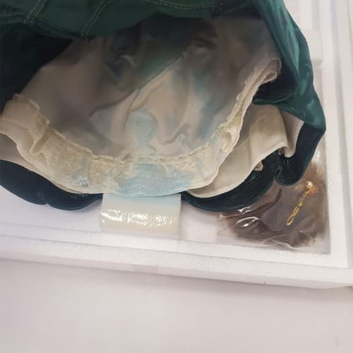 Barbie 1996 - Holiday Caroler Doll - Porcelain Barbie Collection - Thumbnail 13