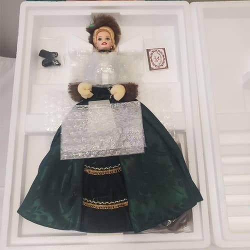 Barbie 1996 - Holiday Caroler Doll - Porcelain Barbie Collection - Thumbnail 12