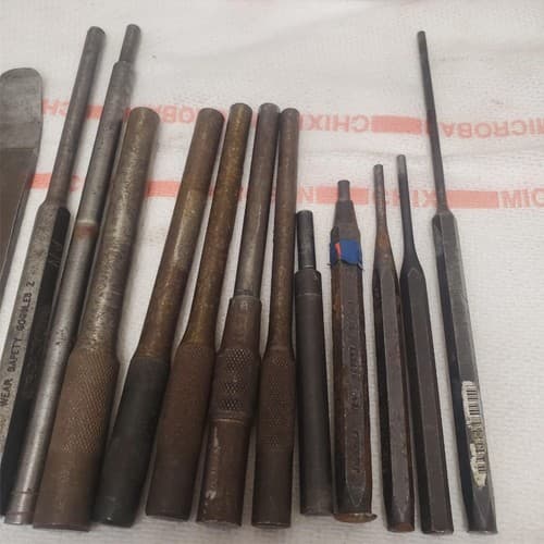 Lot of Assorted Metal Pin Punches and Chisels LOT-924 - Thumbnail 4