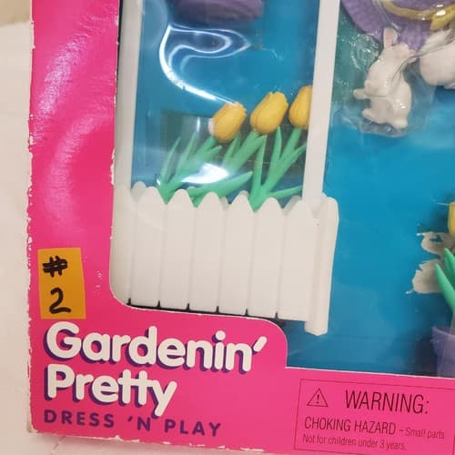 1996 Mattel Barbie Gardenin' Pretty Dress N Play Set #2 - Thumbnail 2