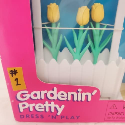 1997 Mattel Barbie Gardenin' Pretty Dress N Play Set #1 - Thumbnail 2