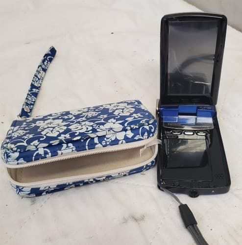 DXG 5-COV HD 5MP Pocket Camcorder in Hibiscus Blue Print with Bag - Thumbnail 2