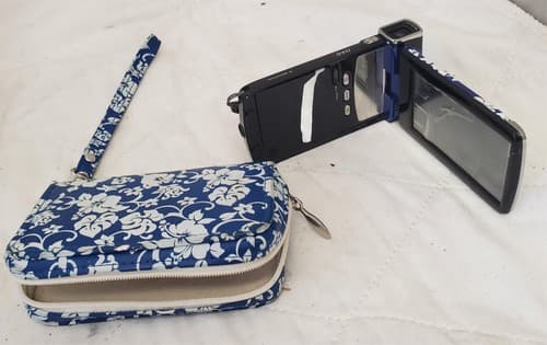 DXG 5-COV HD 5MP Pocket Camcorder in Hibiscus Blue Print with Bag - Thumbnail 5