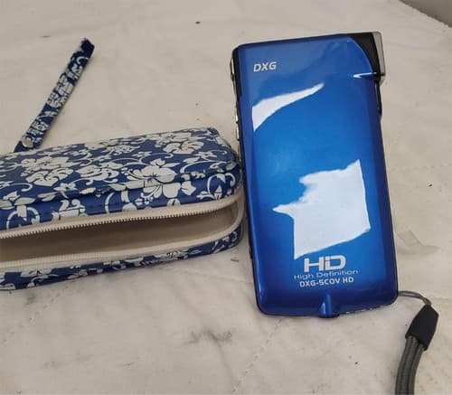 DXG 5-COV HD 5MP Pocket Camcorder in Hibiscus Blue Print with Bag - Thumbnail 3
