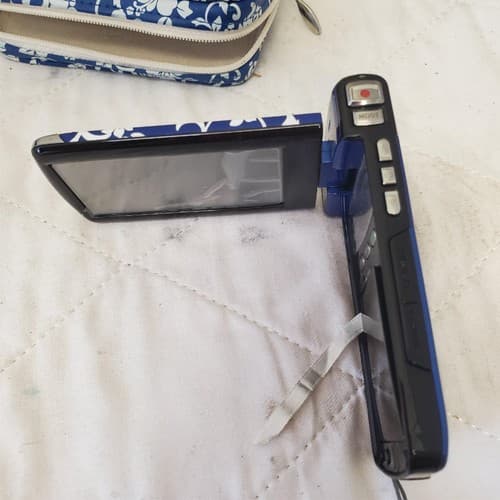 DXG 5-COV HD 5MP Pocket Camcorder in Hibiscus Blue Print with Bag - Thumbnail 6