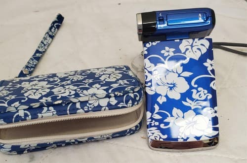 DXG 5-COV HD 5MP Pocket Camcorder in Hibiscus Blue Print with Bag - Thumbnail 4