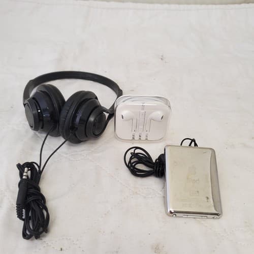 Lot of Apple Ipod Shuffle 8gb with Airdopes, Sony Handsfree & Headphone - Thumbnail 3