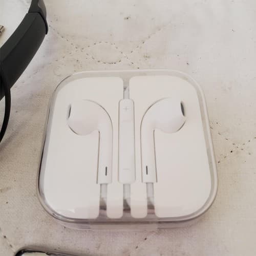 Lot of Apple Ipod Shuffle 8gb with Airdopes, Sony Handsfree & Headphone - Thumbnail 5