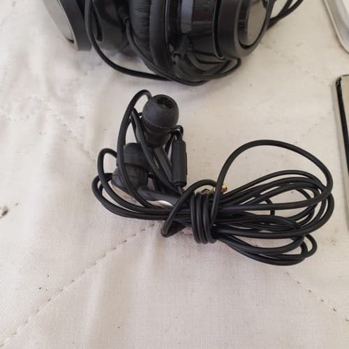 Lot of Apple Ipod Shuffle 8gb with Airdopes, Sony Handsfree & Headphone - Thumbnail 7