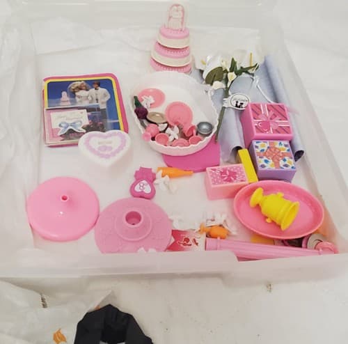 Lot of Miscellaneous Barbie Wedding Accessories with Cake & More Playsets - Thumbnail 3