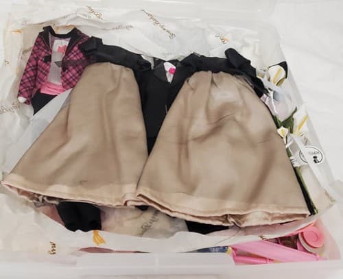 Lot of Miscellaneous Barbie Wedding Accessories with Cake & More Playsets - Thumbnail 2