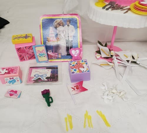 Lot of Miscellaneous Barbie Wedding Accessories with Cake & More Playsets - Thumbnail 9