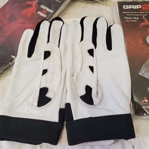 Lot of GRIP2RIP Baseball Softball Tee Ball Batting Gloves with Nike Bag - Thumbnail 4