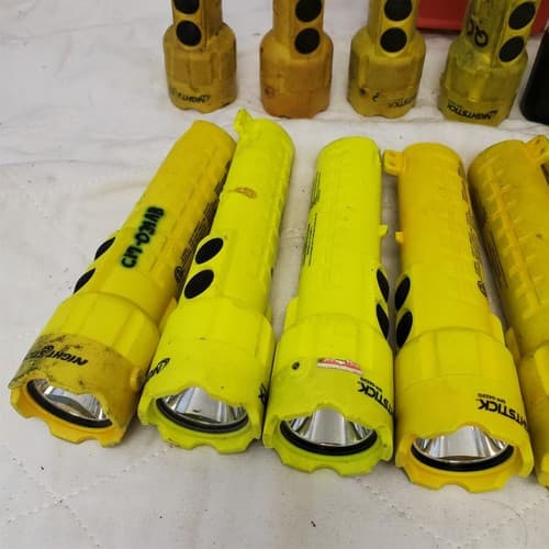 Lot of 13 Nightstick Led Flashlights Light Lamp Torch 4 AA LOT-958 - Thumbnail 4