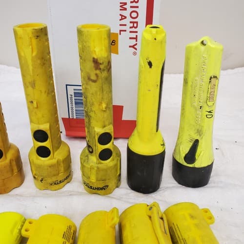 Lot of 13 Nightstick Led Flashlights Light Lamp Torch 4 AA LOT-958 - Thumbnail 6